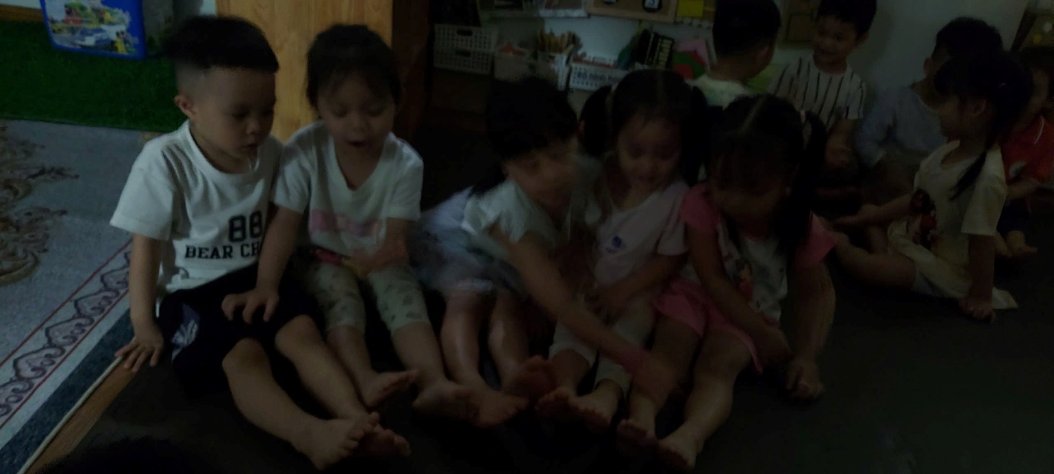 A group of children sitting on the floor

AI-generated content may be incorrect.