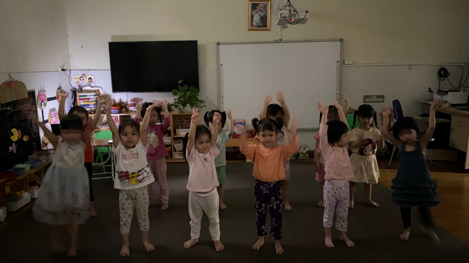 A group of children in a classroom

AI-generated content may be incorrect.