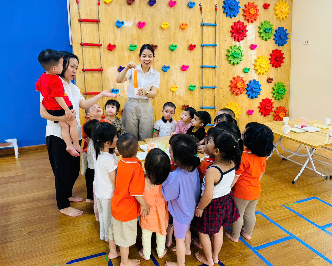 A group of children in a room
AI-generated content may be incorrect.