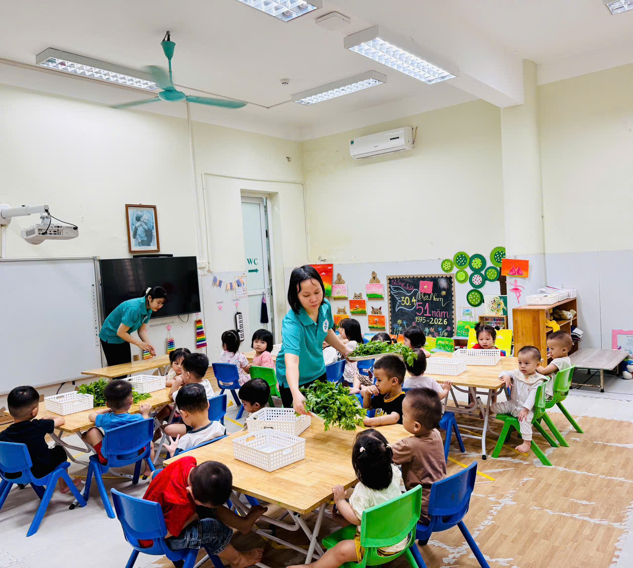A group of children sitting at tables in a classroom
AI-generated content may be incorrect.