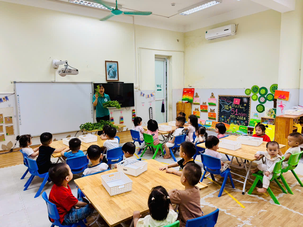 A group of children sitting at tables in a classroom
AI-generated content may be incorrect.