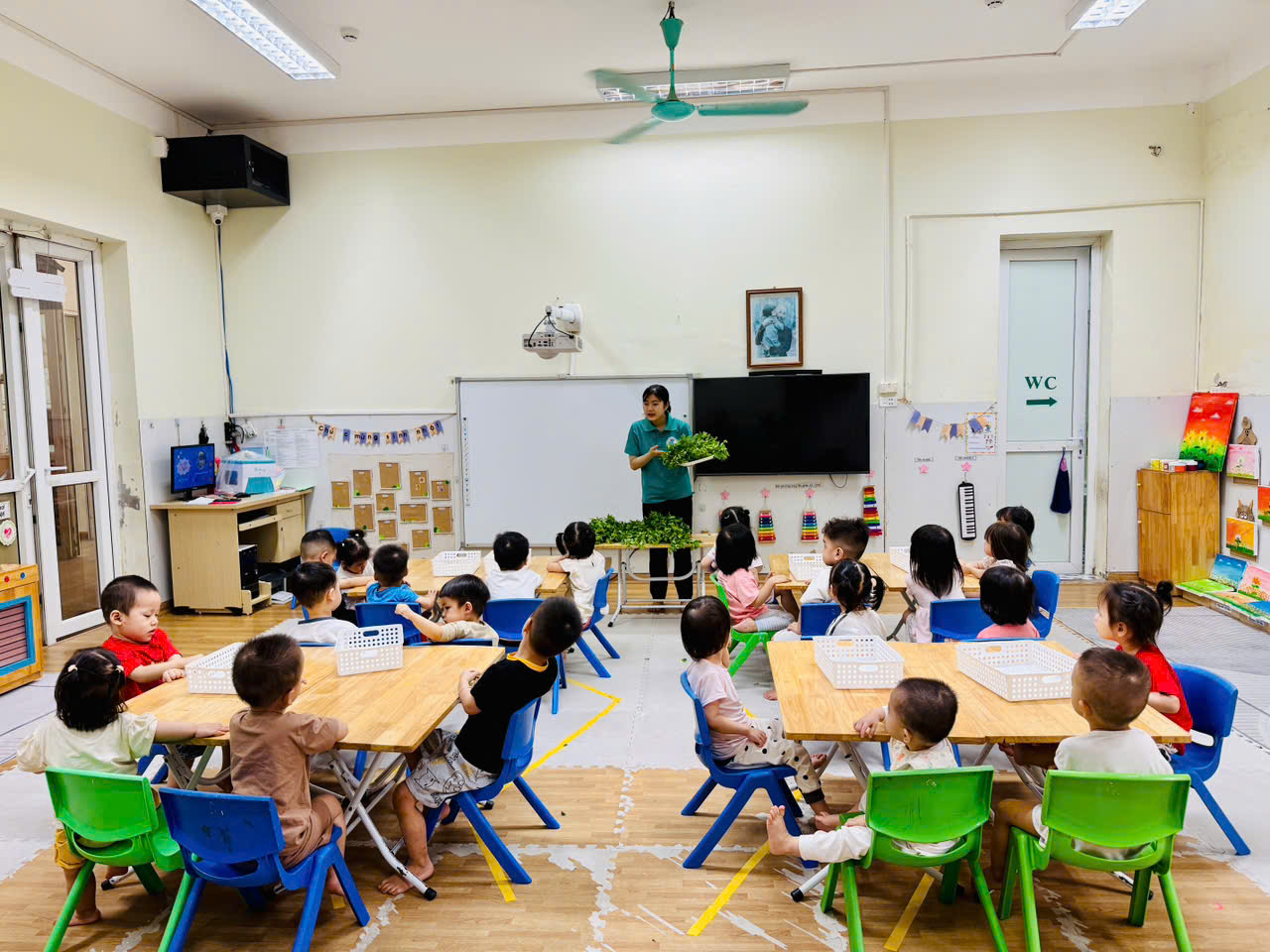 A group of children sitting at tables in a classroom
AI-generated content may be incorrect.