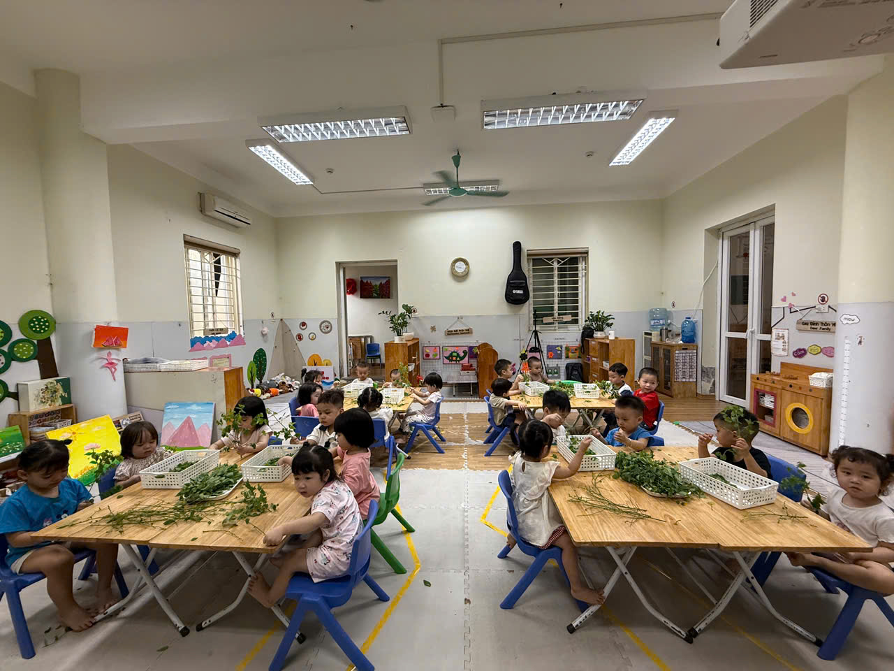 A group of children sitting at tables in a classroom
AI-generated content may be incorrect.