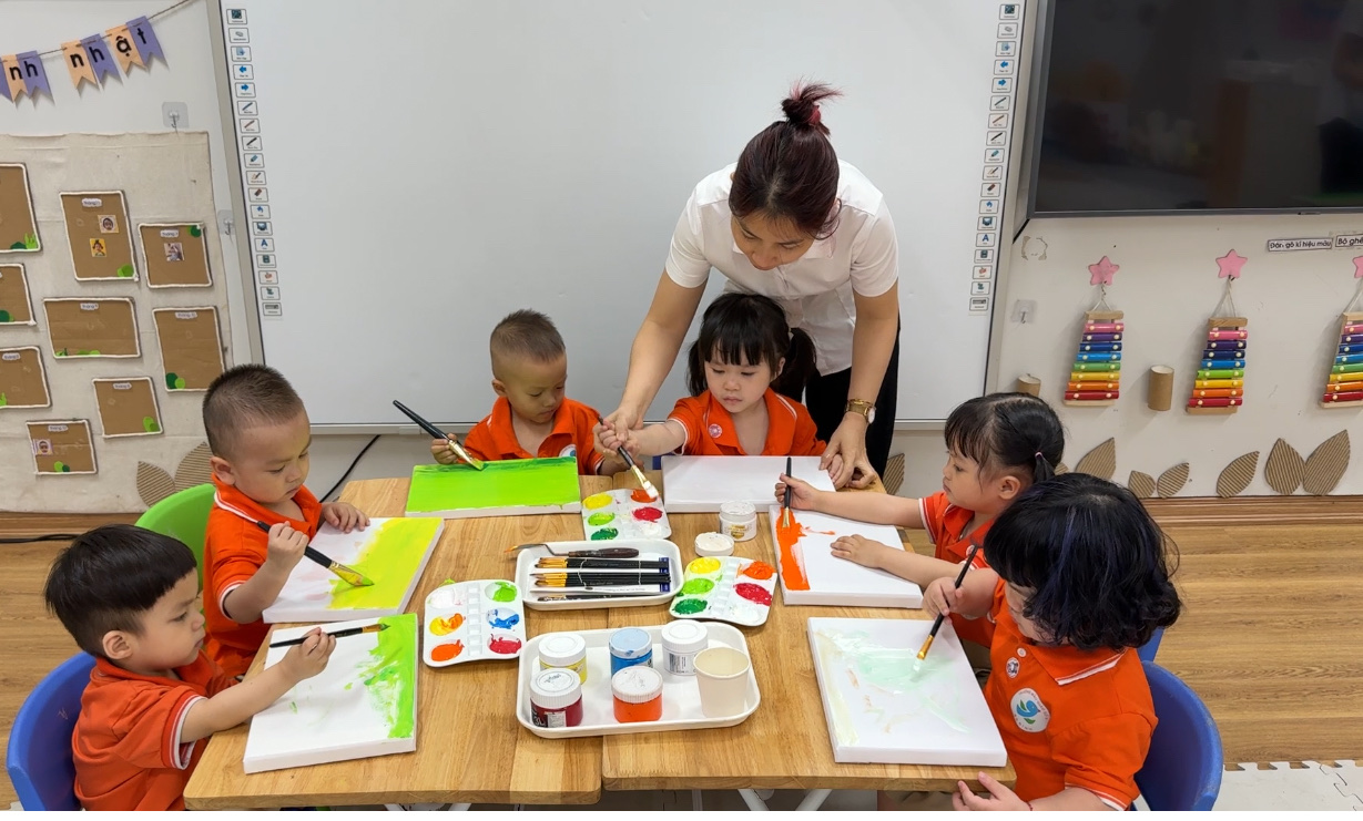 A group of children painting on paper
AI-generated content may be incorrect.