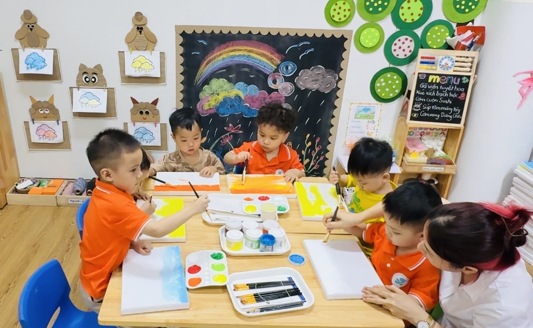 A group of children painting on paper
AI-generated content may be incorrect.