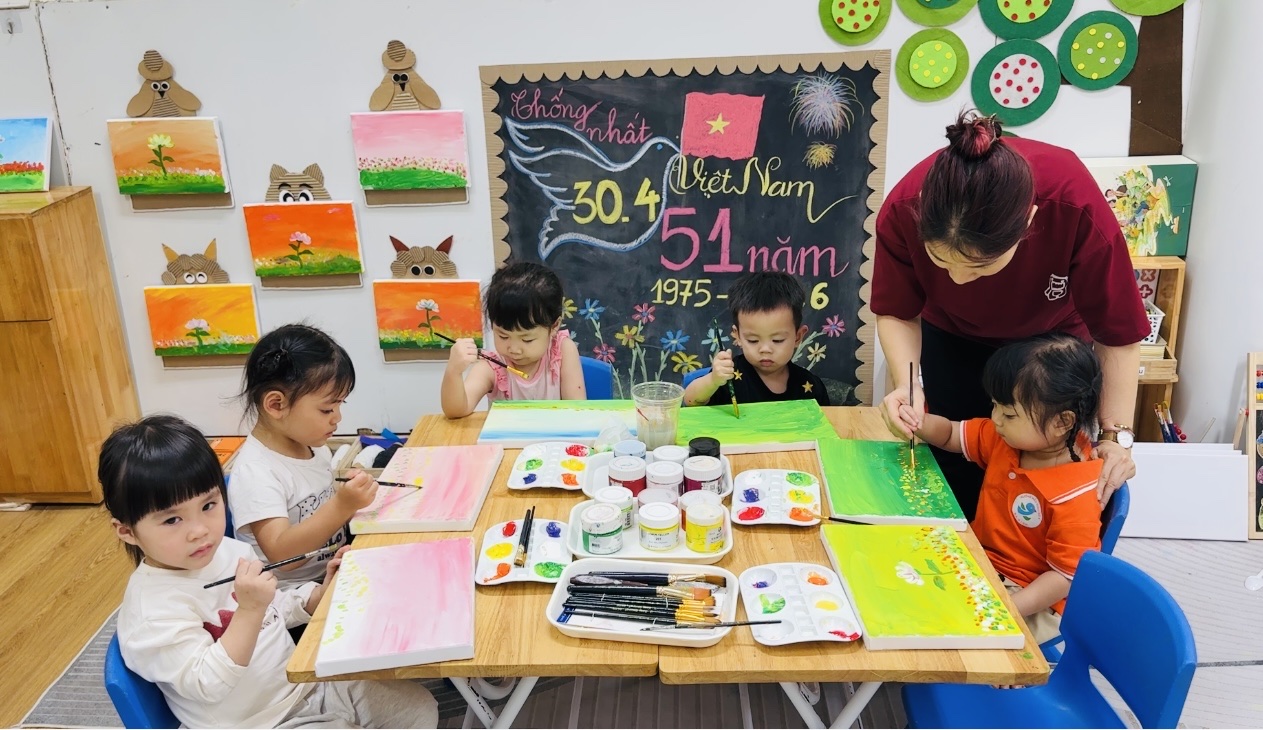 A group of children painting on a table
AI-generated content may be incorrect.